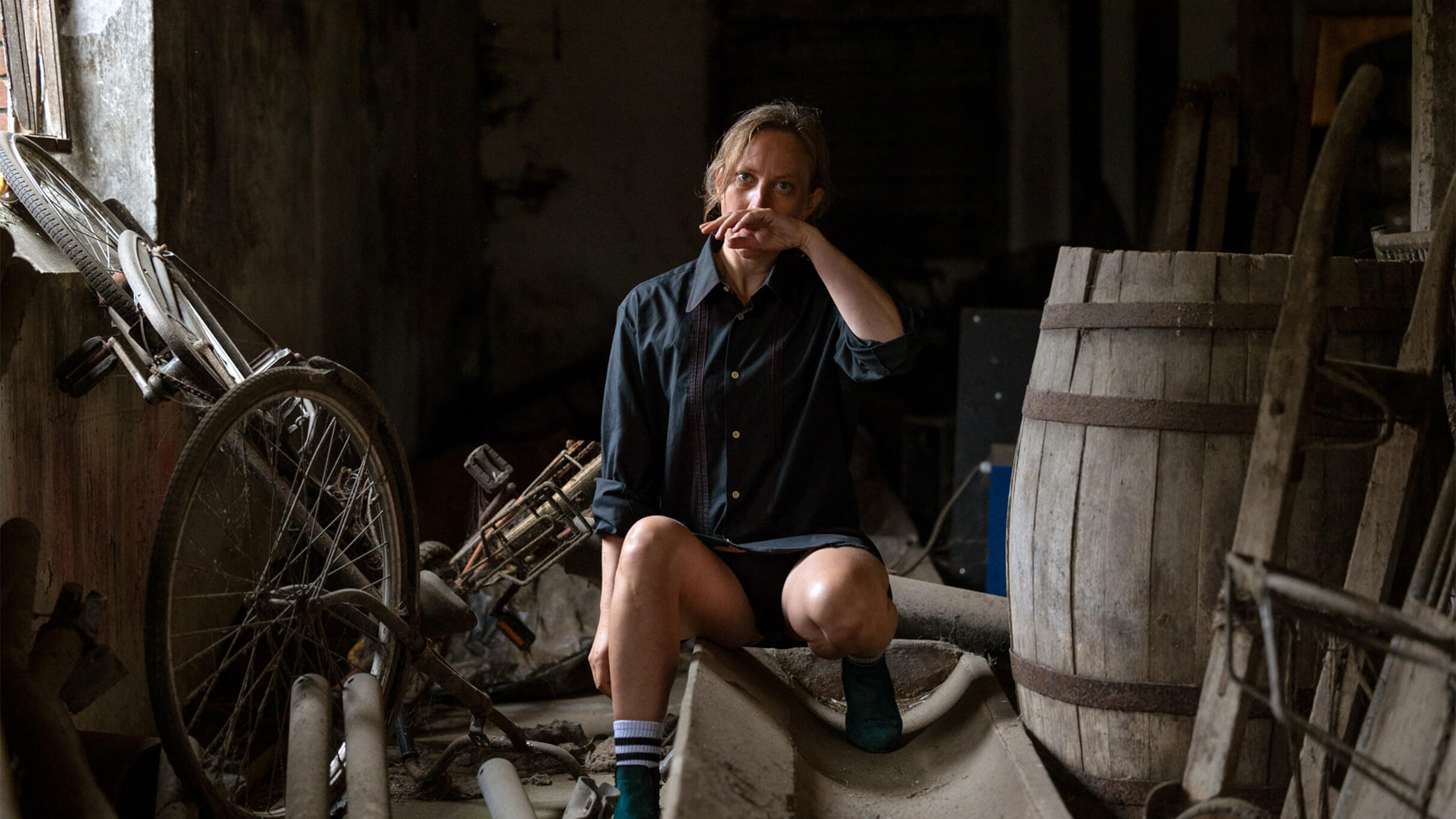 Lone i gammelt skur foto Frida Gregersen tea