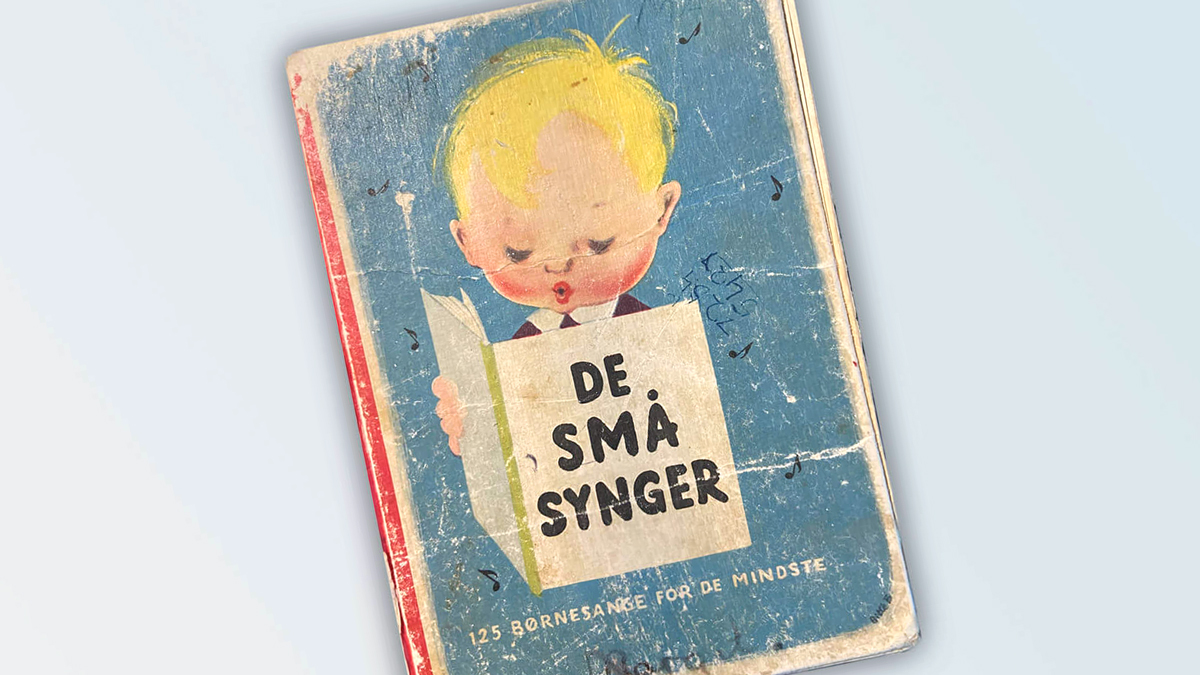 de smaa synger paa teaterbygningen kultur koege(1)