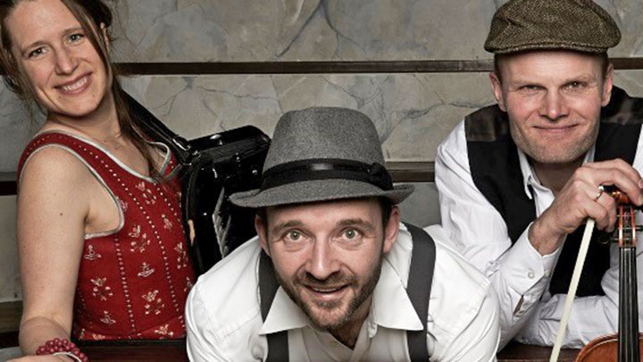 Bal med Svøbsk Bal Trio på Ellemarksskolen