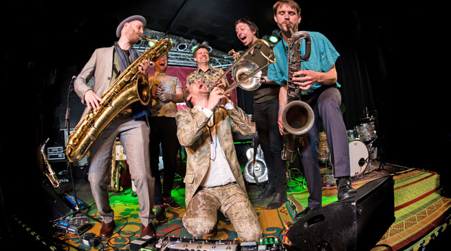 The KutiMangoes spiller et mix af afrobeat og jazz