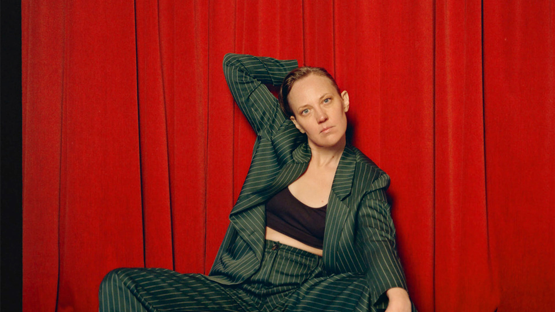 kom vi loeber i bygningen paa teaterbygningen kultur koege