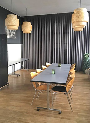 Bag Scenen på Teaterbygningen Køge Kapacitet Størrelse AV-muligheder